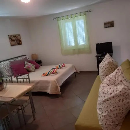 Apartment Afrodita Sutivan